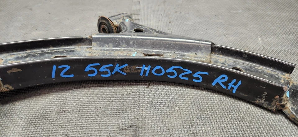 Brazo de control inferior derecho pasajero delantero Ford Mustang GT 2011-2014 FABRICANTE DE EQUIPOS ORIGINALES Foto 3 de 4