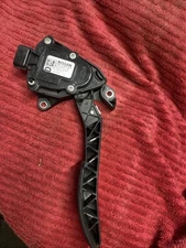 2013 Nissan Altima sedan accelerator pedals
