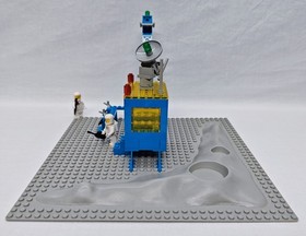 Lego 920 Classic Space - Alpha-1 Rocket Base *Used* with *Instructions*
