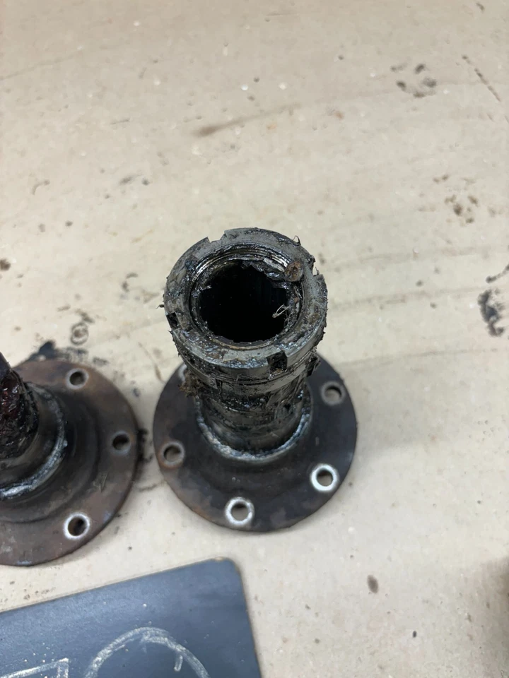 Dodge D100 D150 1981 86 1987 Ramcharger 4x4 eje extremo buje conjunto bujes OEM Foto 4 de 4