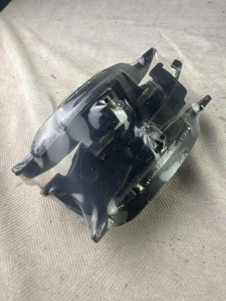 Disc Brake Pad Set Front Wearever/Carquest MKD385 fits; Dodge Dynasty 1988-1989 - Image 2 of 4