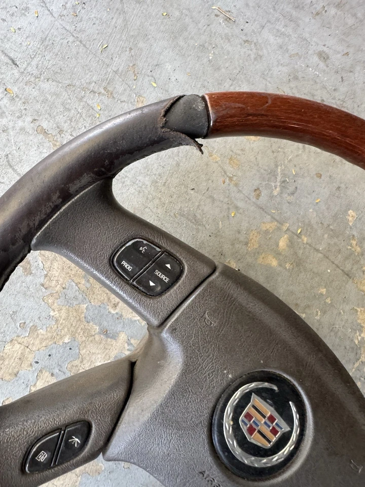 Cadillac Escalade Steering Wheel 03-06 - image 3 of 4