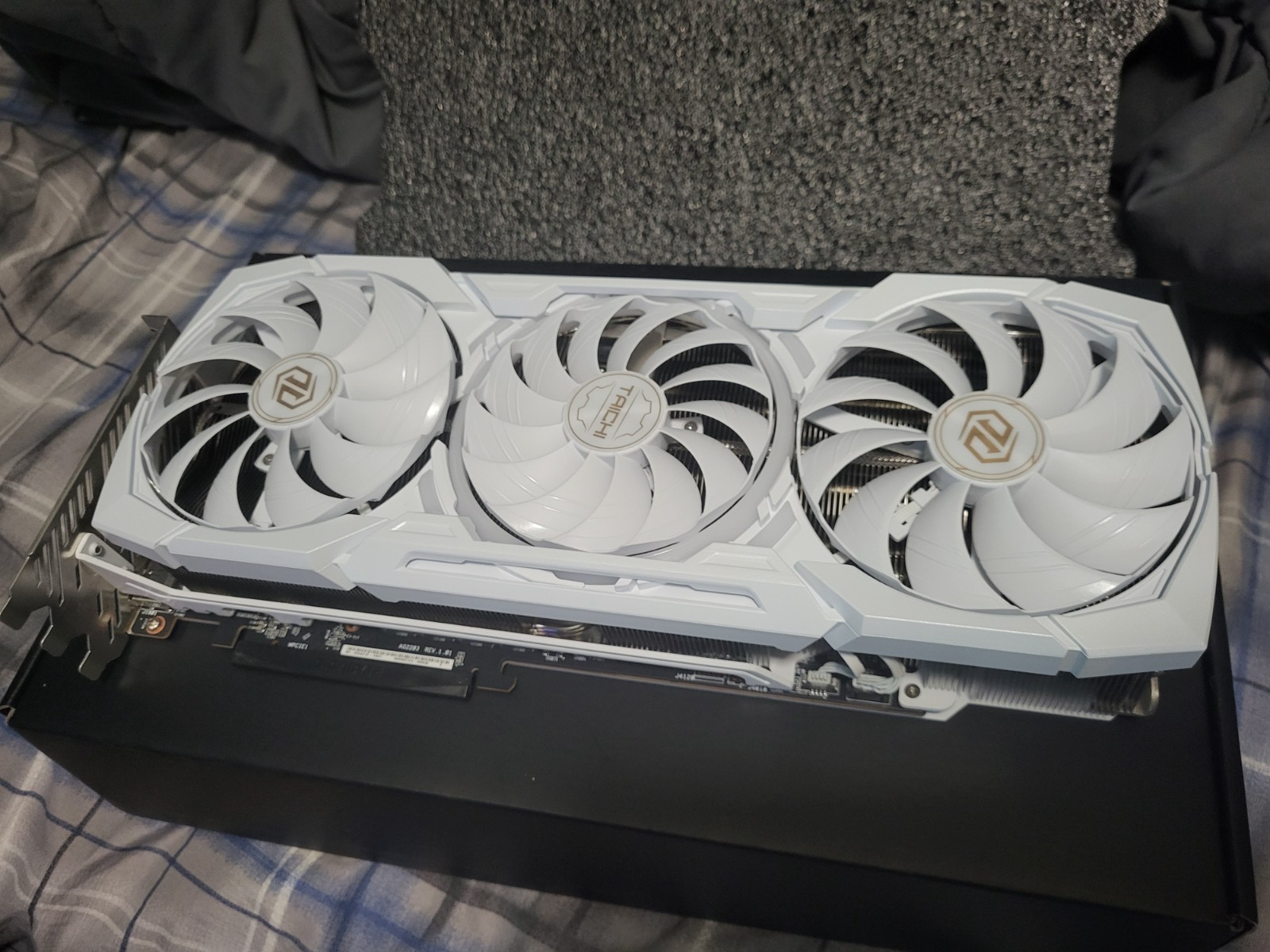 ASROCK RX 7900 XTX Taichi White RGB OC 24GB GDDR6 AMD Radeon Graphics Card