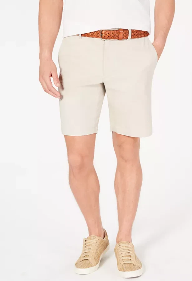 Shorts casuais masculinos ajuste regular Club Room 33 bege sólido - Imagem 2 de 3