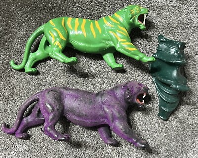 2 Battle Cats Panthor MOTU He-Man Purple Flocked & Green Masters Of The Universe