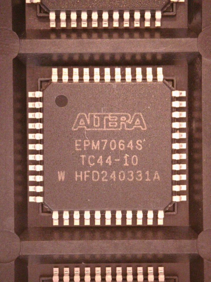 Altera EPM7064STC44-10 neu aus Restposten