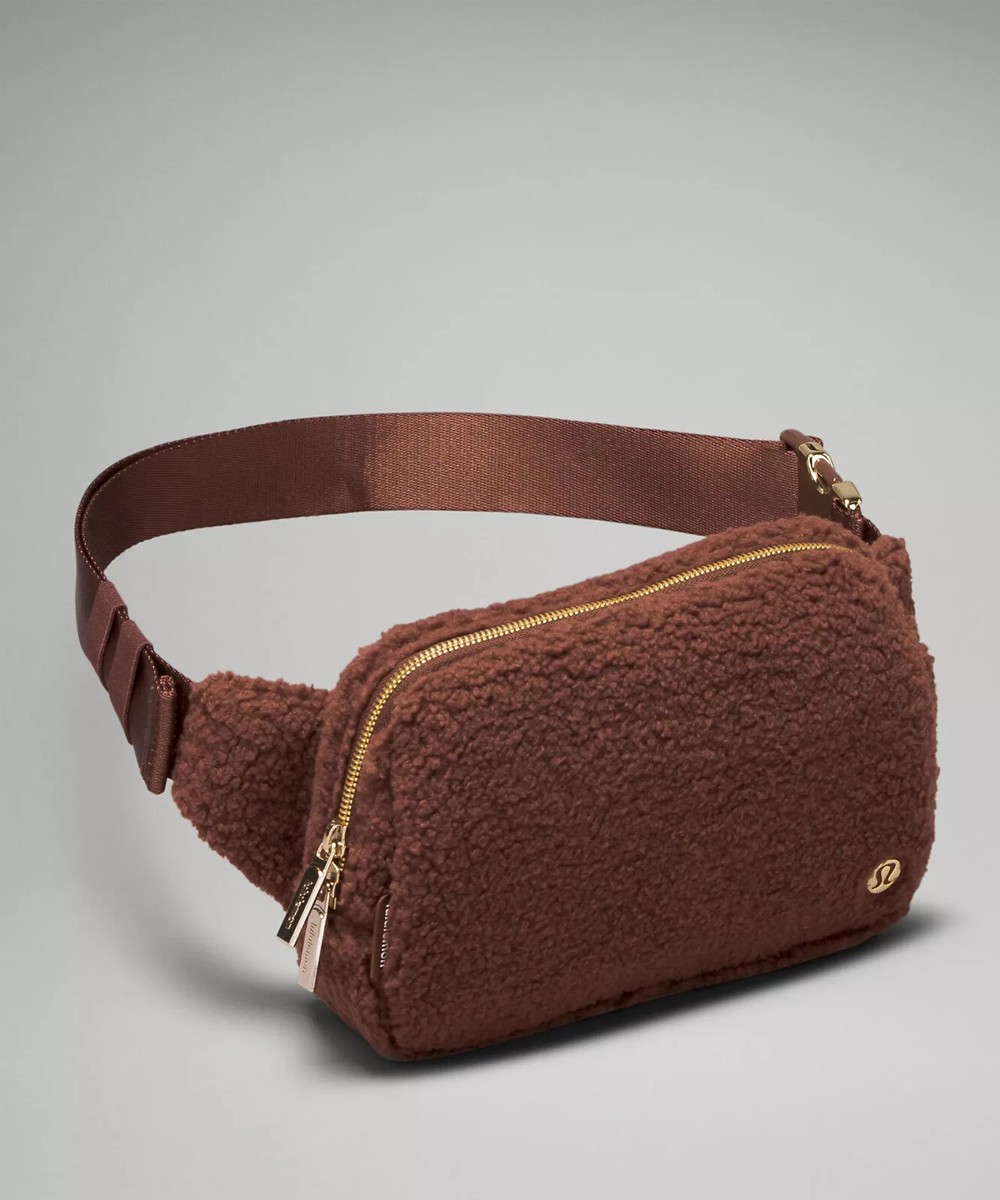 lululemon everywhere belt bag 2l fleece NEW $68 LULULEMON EVERYWHERE FLEECE BELT BAG BROWN LARGE 2L