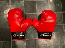 1 Pair of Stats Kid's Boxing Gloves Small  New/Unused a1
