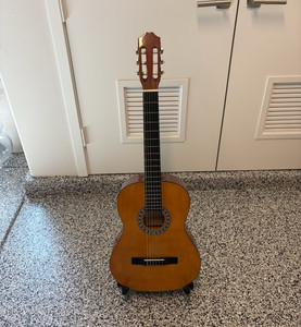Estrella L-50 Classical Nylon 6-String Full Size RH Guitar Hard Case