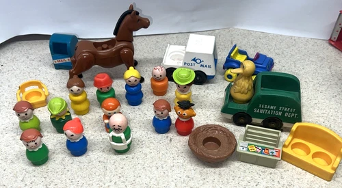 Lot of Vintage Fisher Price Little People And Accessories Free Shipping