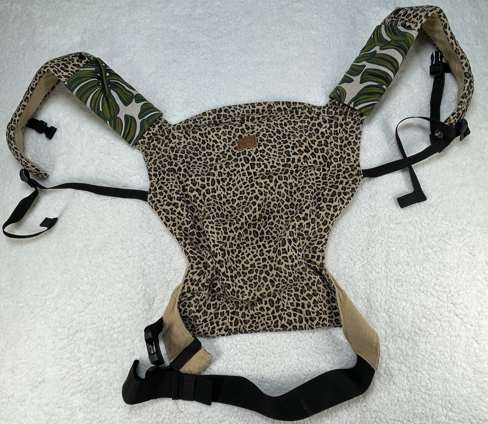 Happy Baby Carrier Adjustable Straps Excellent Cond  7 - 45 Lbs Leopard Print
