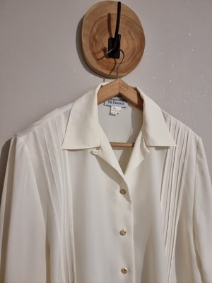 FRANÇOISE DE FRANCE: BLUSE ECRU FLACHE FALTEN VINTAGE SCHICK KNÖPFE SCHMUCK 
