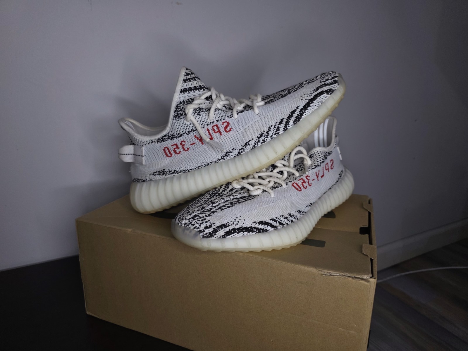 Yeezy Boost 350 v2 Zebra  thumbnail 6