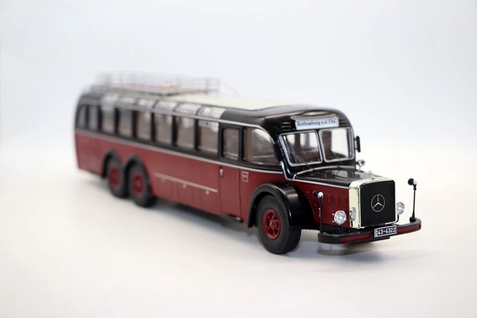 Premium Classixxs 1/43 Mercedes-Benz O10000 (red/black) Bus Diecast Toy Model - Image 3 of 4