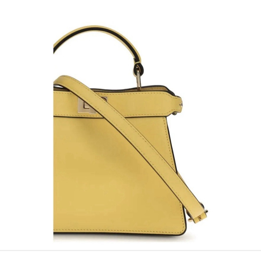 Borsa a tracolla Fendi gialla pelle trapezoidale chiusura girevole bordo a contrasto donna