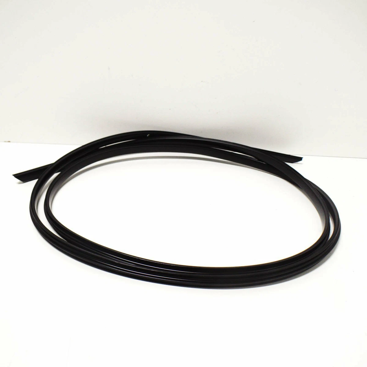 NEW BMW 5 E28 WINDSHIELD UPPER RUBBER MOULDING WEATHERSTRIP  