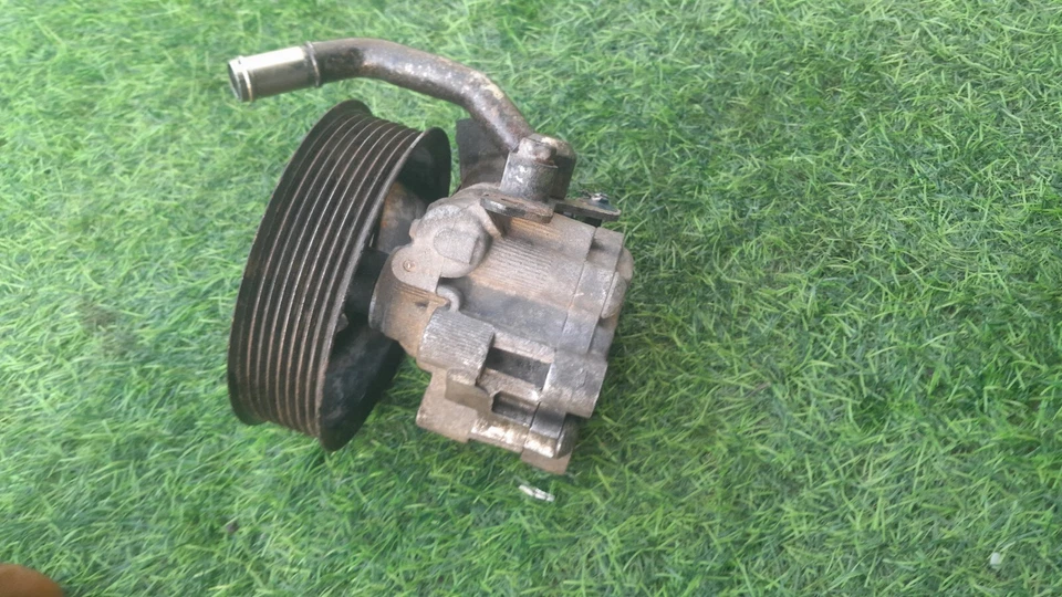 Bomba de dirección asistida Lexus LX570 2016-2021 con montaje de polea OEM Foto 4 de 4