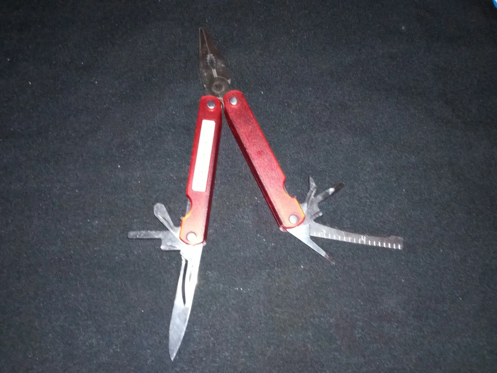 MULTI-TOOL 12 TOOLS IN ONE WITH BELT ATTACHEMENT CARRYING CASE / BE PREPARED
