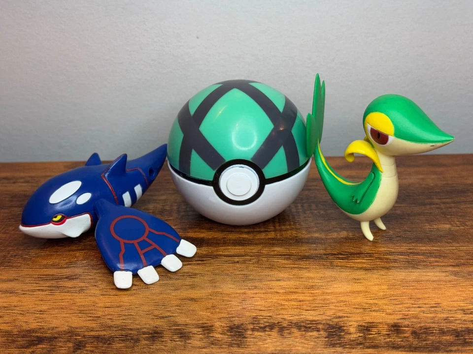 De colección Jakks Pacific Pokemon 2011 Snivy Nintendo 3", Kyogre y 2007 Net Ball Foto 2 de 4
