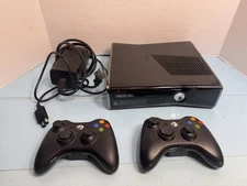 Microsoft Xbox 360 S Slim Console 250GB With 2 Controllers & Xbox Kinect - WORKS