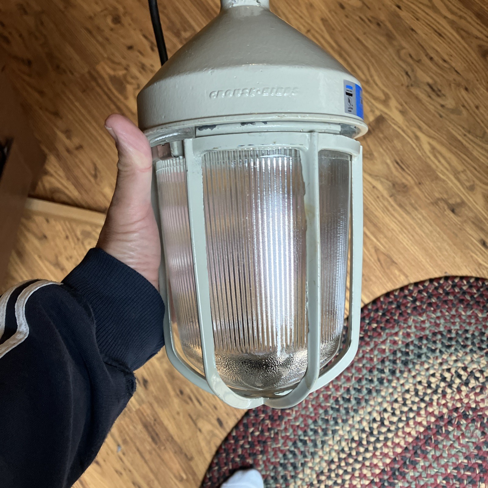 CROUSE HINDS VDA12 LIGHT FIXTURE 200 WATT CLEAR GLASS GLOBE W/GUARD