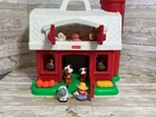 Vintage 1995 Fisher Price Little People Farm Barn and 9 Figures 1997