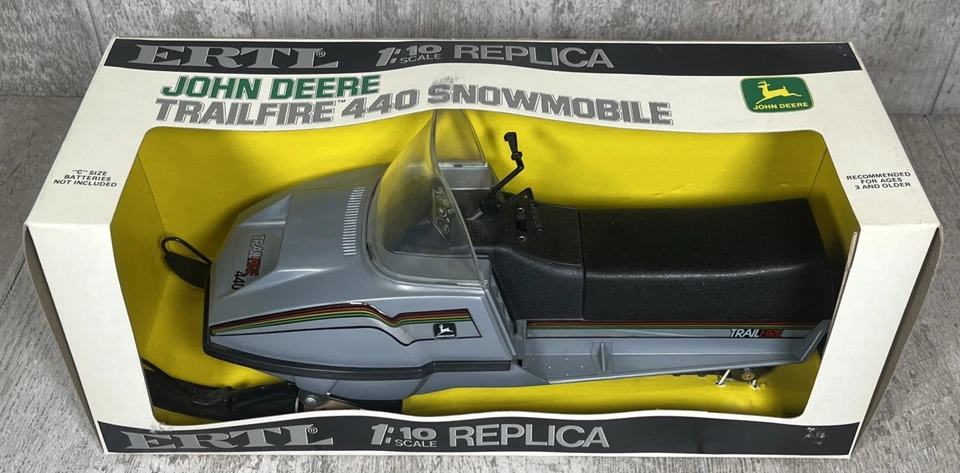 1/10 Ertl John Deere TrailFire 440 Snowmobile DieCast W/ Box - Image 4 of 4