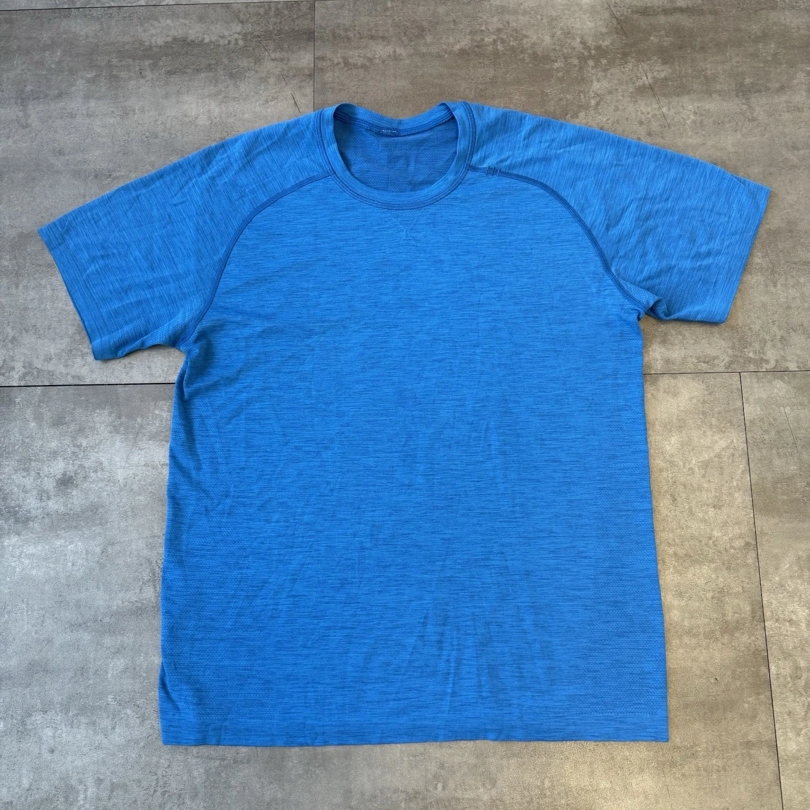 Lululemon Metal Vent Tech T-Shirt Short Sleeve Gym Running Men's MEDIUM M Blue