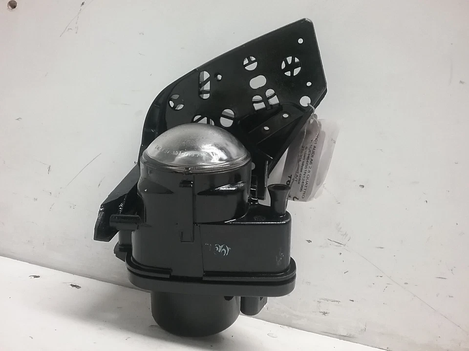 Faro antiniebla delantero izquierdo audi a6 1998-2001 (2,8 l 6 cilindros 4 puertas) Foto 2 de 4