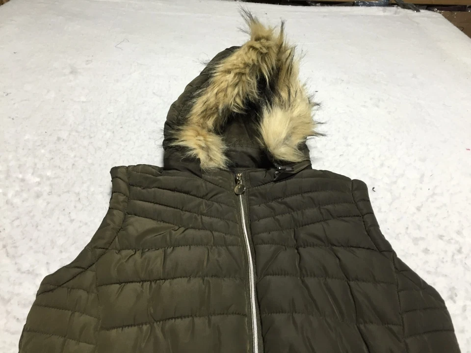 YMI Faux Fur Hooded Puffer Vest Womens M Medium Gray Lined Removeable Hood - Image 3 of 4