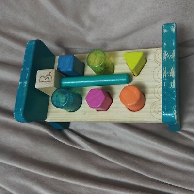 Battat – Wooden Hammer Toy for Toddlers – Pounding Bench with Pegs and 