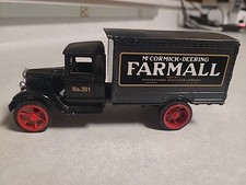 Ertl 1931 Hawkeye Truck Bank McCormick-Deering Farmall 1/34 Scale