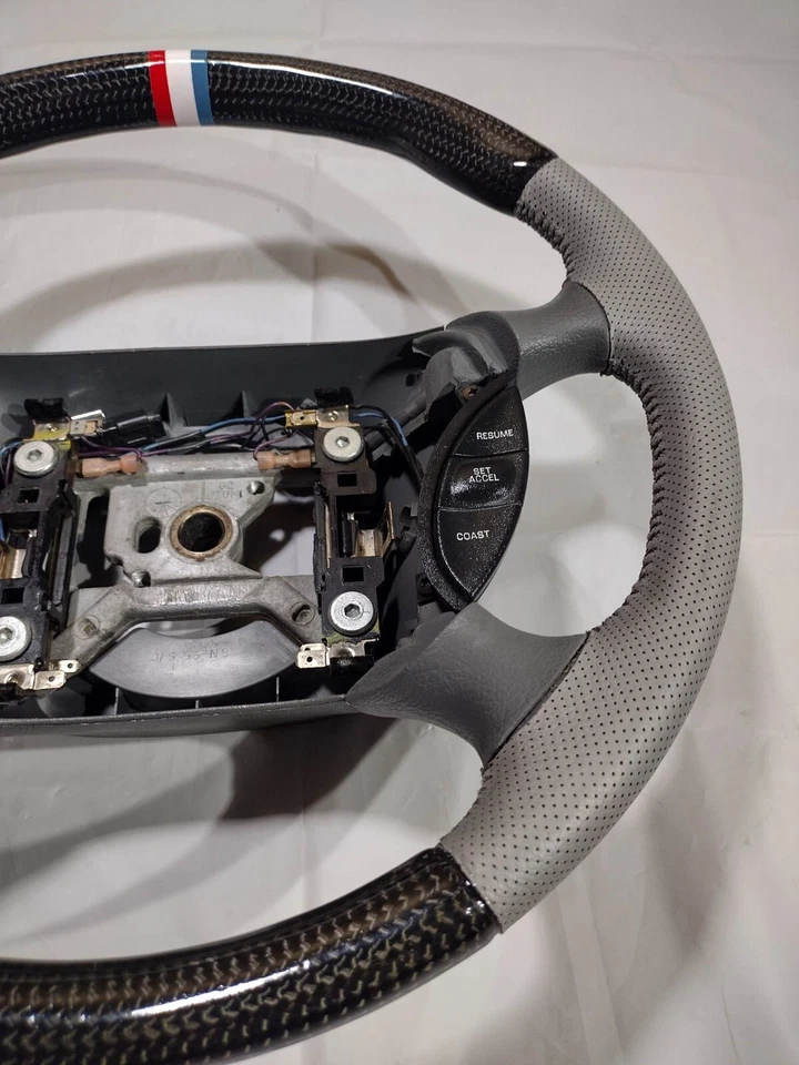 94 95 96 97 98 Volante Ford Mustang Envuelto en Fibra de Carbono NUEVO Cuero OEM Foto 3 de 4