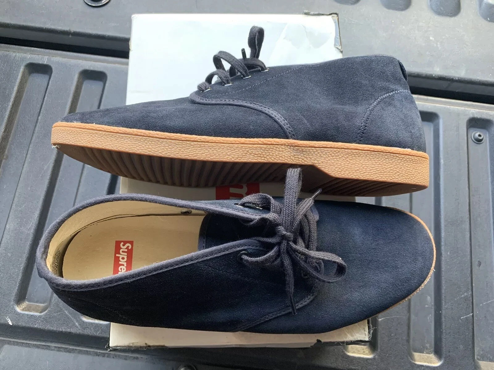 Baskets en daim logo Supreme New York Box 11 milieu de New York rare vintage Japon SB botte
