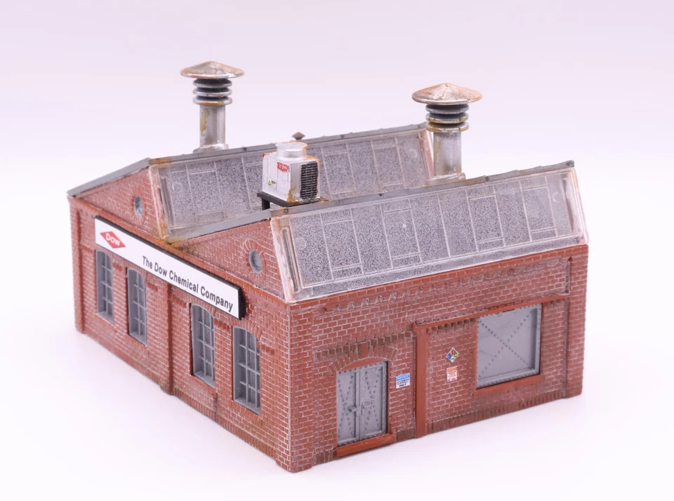 N Scale Industrial Building Chemical Factory Lighted Weathered + Lots of Extras! - Image 4 of 4