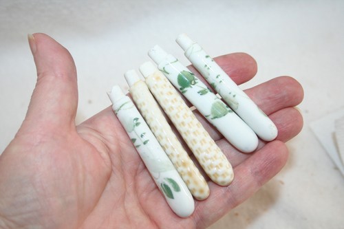Antique German 2 Bamboo and 3 Green Floral China Knife Handles TLC (36) - Picture 4 of 5