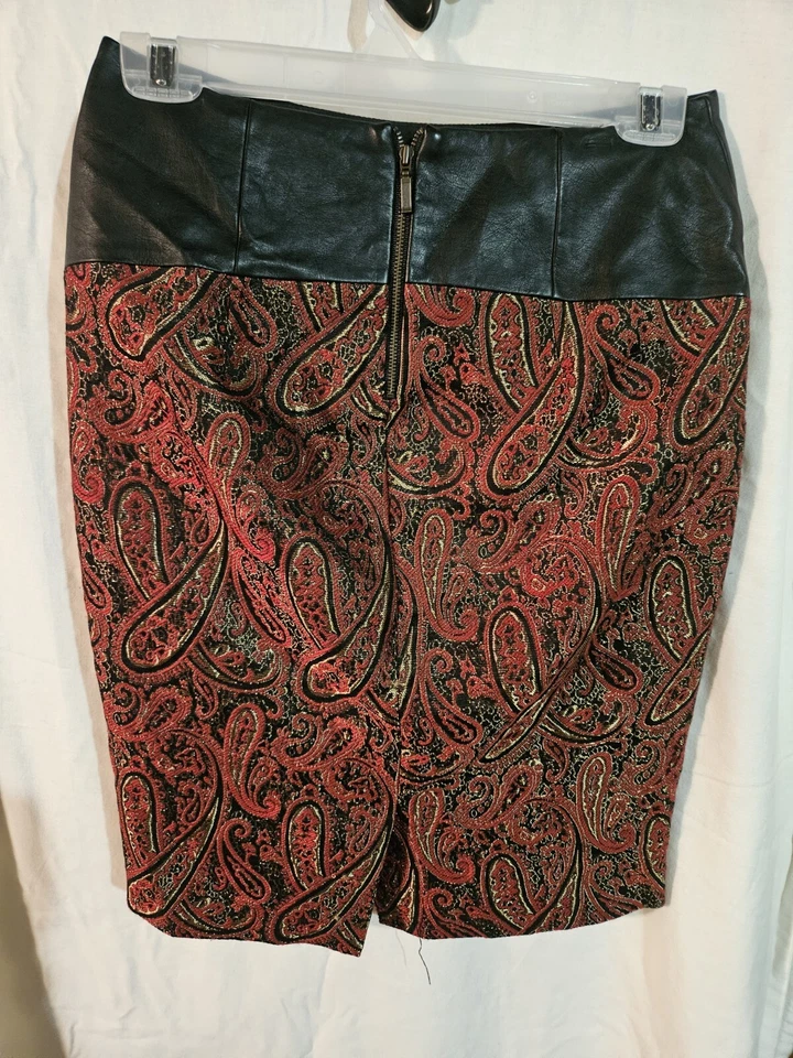 Falda de cachemira roja con cintura de cuero sintético talla 4 The Limited para mujer Foto 2 de 4