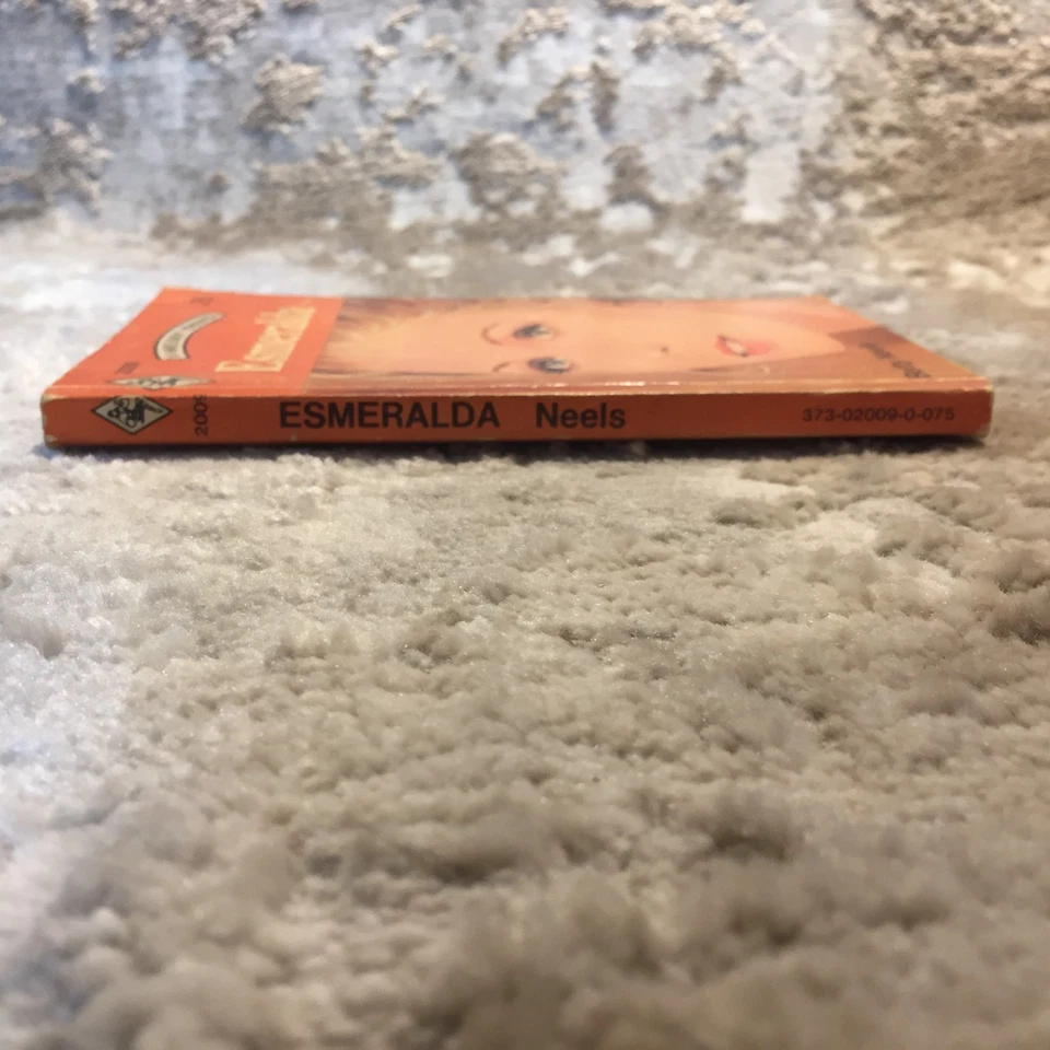 Esmeralda Betty Neels 1976 First Edition Harlequin Medical Romance Paperback - Imagem 3 de 4