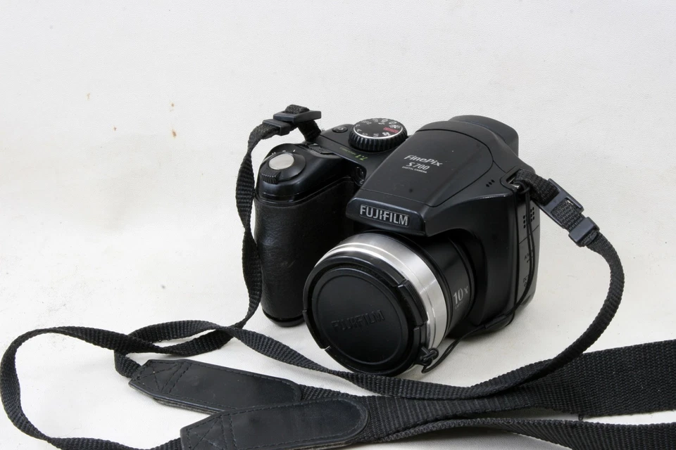 READ Fujifilm FinePix S700 Bridge digital camera & strap - Image 2 of 4