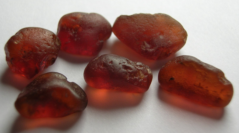 GARNET / GROSSULAR HESSONITE, ROUGH FOR FACETING, TUNDURU, TANZANIA, AFRICA