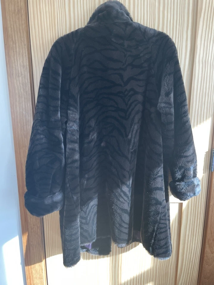 Chaqueta de Invierno Gallery Marrón y Negro Suave Imitación Piel Estampado Cebra Talla S Hecha en EE. UU. Perf Foto 4 de 4