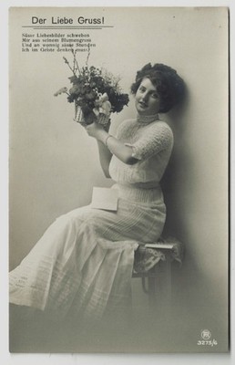 Alte Postkarte Nostalgie AK Der Liebe Gruß ca.1915 Verliebte Frau mit Blumen