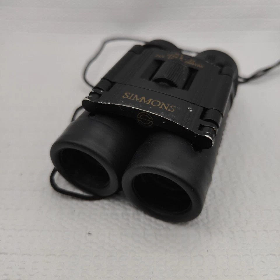 Simmons SCL Compact Binoculars Model 1156 8 x 21 FOV 372 ft 1000 Yards - Image 4 of 4