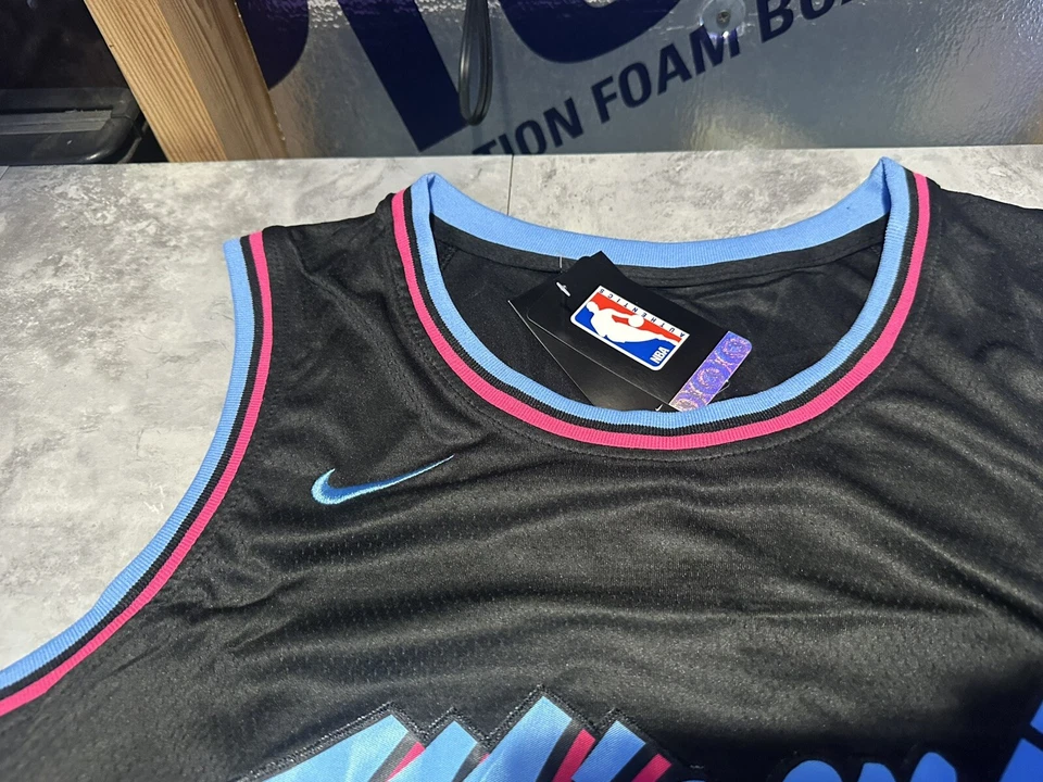 Nueva con etiquetas Camiseta Negra Nike Miami Heat Dwayne Wade Miami Vice Swingman Talla 50 Foto 2 de 4