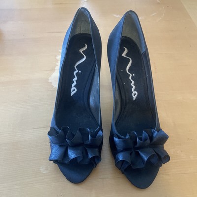 women's flowers by Nima size 7 slip-on shoe flower on toe closed toe Heel