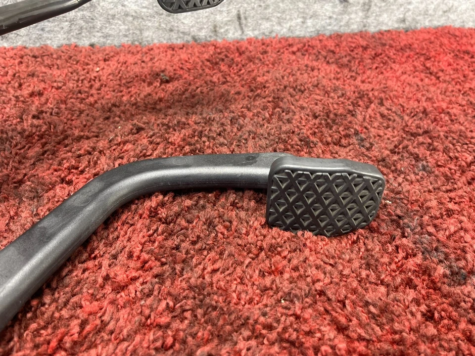 Palanca de pedal de freno embrague transmisión manual BMW 1999-2006 E46 OEM 99K Foto 2 de 4