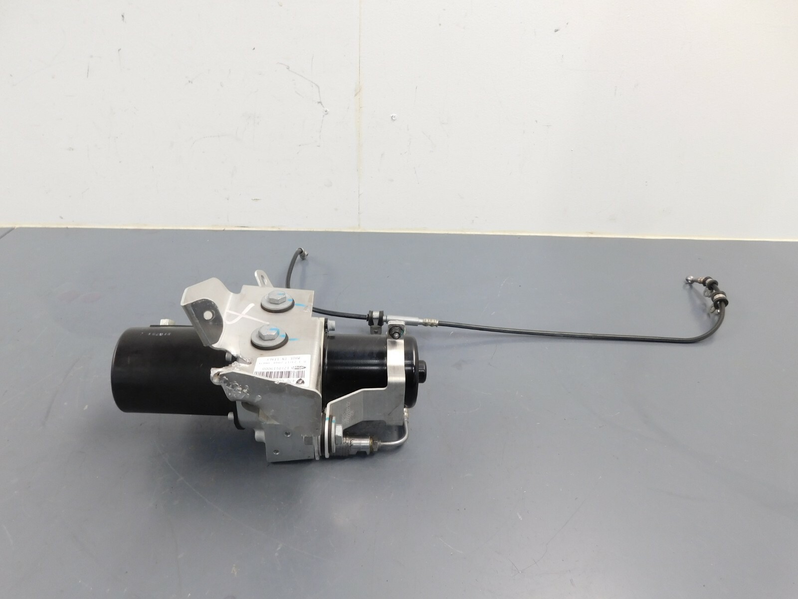 2018 Lamborghini Aventador S LP740 Lifting System Pump Control Unit #6651 Z1