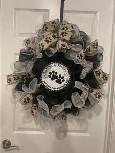 22 Inch Funny Dog Paw Wreath