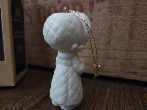 Vintage Precious Moments "Wishing You A Cozy Christmas" 1986 #102342 - Picture 6 of 9