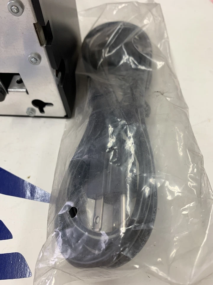 Converter Concept ADXC0017 DC Fuente de alimentación 12 Vdc 1A Cargador de batería (A-3) Foto 4 de 4